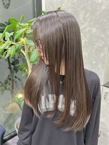 ソアロ(SOARO)&nbsp;岐阜顔まわりレイヤーミディアム艶アッシュハイライト20代