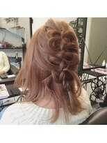 レポヘアー(Repos hair)&nbsp;変形編み込みアレンジ