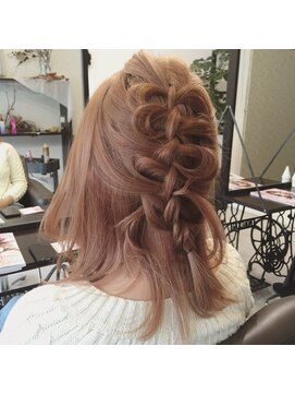 レポヘアー(Repos hair) 変形編み込みアレンジ