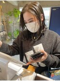 アッシュカラーの切りっぱなしボブ