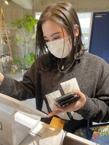 レオ(LEO.) アッシュカラーの切りっぱなしボブ