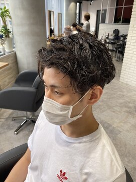 リーオオサカ(Lee Osaka) 【モモカ】サイドパート×スパイラルパーマ