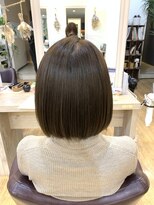 フラット 千葉(Flat.)&nbsp;オリーブグレージュ、切りっぱなしボブ【千葉】