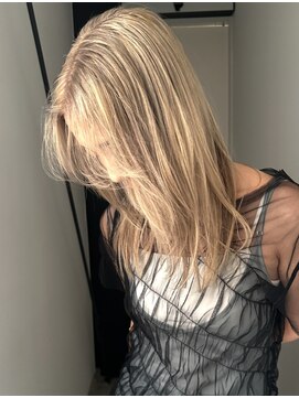 シアター(CIARTOR) レイヤーカット×ブロンドカラー