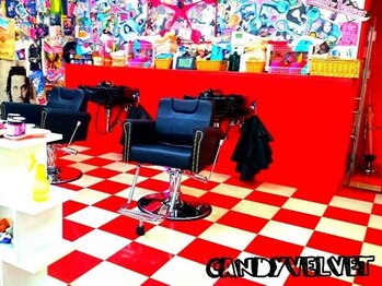 美容室キャンディー ベルベット(Candy Velvet)の写真/派手だけど何故か意外と落ち着く店内♪オシャレな空間であなたにしか似合わない個性的なスタイルを★