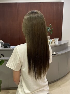 オリーブベージュ