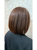 艶感ピンクベージュの大人ボブ