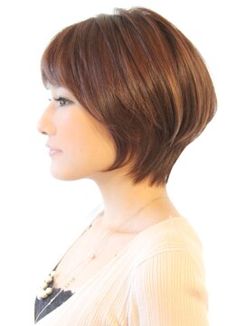 レウナ 外苑前(Reuna) ひし形シルエットで可愛いウルフショート