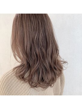 プラグ バイ ネオリーブ(plug by neolive) ミルクティーベージュと柔らかパーマ