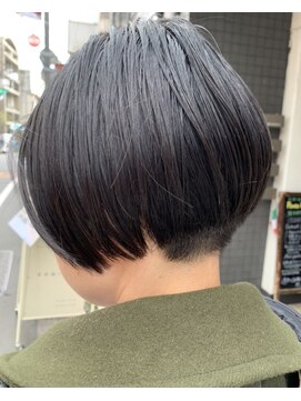 カミナ(KAMINA) レディース刈り上げショート。