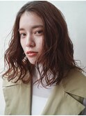 カーキグレージュ　ボブ　大人かわいい　フェザーバング　