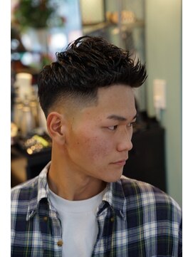 タイト スワッグ バーバーワークス(TIGHT SWAG BARBERWORKS) フェザーアップ×スキンフェード