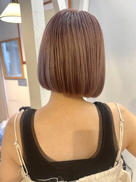 ニモ(NIMO.) 切りっぱなしボブ色素薄めカラーボブ内巻きボブ