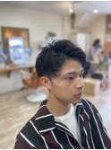 ツイストスパイラルパーマアップバング短髪ツーブロック刈り上げ