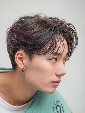 オーシャントーキョーオーバー(OCEAN TOKYO OVER) 韓国ヘアニュアンスコンマバングセンターパートフェザーパーマ