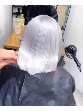 ヌエン 渋谷(NU/EN) ホワイトシルバー