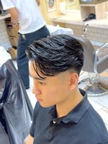 グルーマーズトウキョウ(GROOMER/S TOKYO)&nbsp;ラフカール　フェード　海外風　センターパート　かきあげ