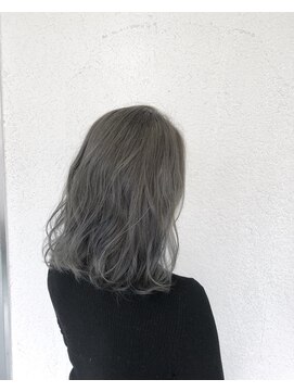 オリ(‘Oli) 透明感抜群!グレーアッシュ