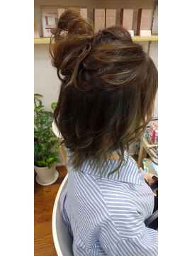 ヘアークリエイト パーティーパーティー(Hair create Party Party) おだんご風ハーフアップ