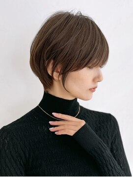 アンド ストーリーズ(&STORIES) 前髪あり耳掛け丸みくびれショートボブ20代30代40代50代(蘭)