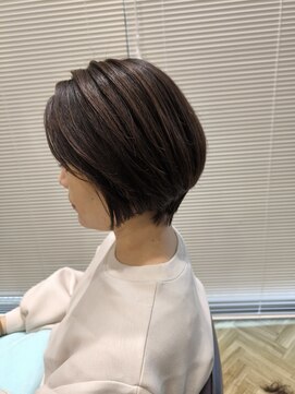 オラ ボーテ(Aura Beaute) ウィービングカラーオリーブベージュくびれショートレイヤー