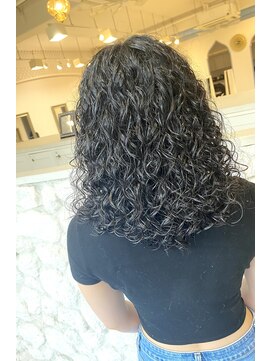 アンジュベイナハ (Ange Bay NAHA) ミディアム×スパイラルパーマ