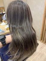 ココンヘアー(KOKON hair)&nbsp;【バレイヤージュ風ハイライト × ミルクティーベージュ】