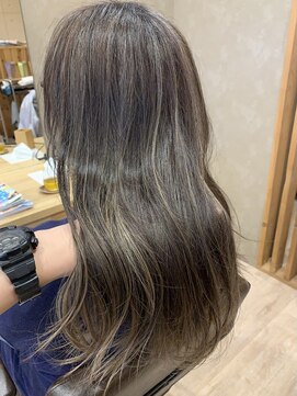 ココンヘアー(KOKON hair) 【バレイヤージュ風ハイライト × ミルクティーベージュ】