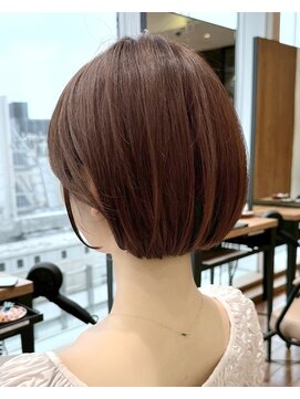 アフロート ルヴア(AFLOAT RUVUA) 【岩田莉奈】一人一人のオーダーメイドカットで骨格矯正　 新宿