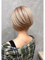 レンブラントヘアー(Lembrant HAIR) ブロンドカラー/耳掛けショート