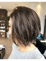 ヴィコロ(vicolo) 暗髪グレイアッシュで2018秋ショート