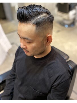 フランクスバーバー アンド ビアークラブ(FRANK'S BARBER and BEER CLUB) かき上げ七三オールバックスキンフェードサイドパートショート