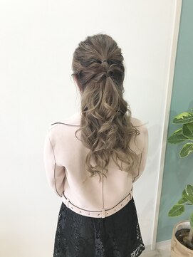 リュタン(LUTIN) LUTINゆるふわハーフアップ