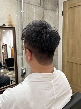 ヴィップルーム(viproom) ビジネスマン/スパイラルパーマ/フェードカット簡単スタイリング