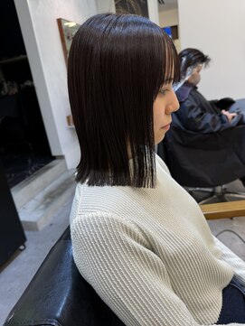 アン(un) ぷちゅん/切りっぱなし/ぱっつんボブ/縮毛矯正