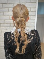 ルーテッド(Rooted)&nbsp;ツインポニーテールアレンジ