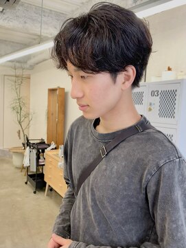 キジ(kiji) 癖毛刈り上げセンターパートニュアンスパーマ癖毛パーマ久屋大通