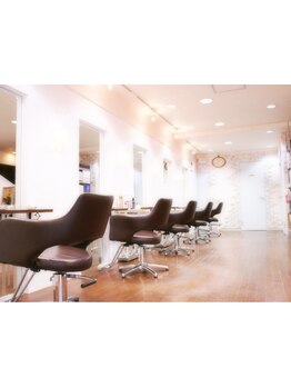 ずっと通い続けたくなる心地よさ…日常をしばし忘れてホッとリラックス!最後まで1人のスタイリストが担当♪