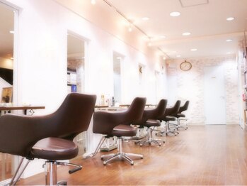 ラルゴ(LARGO)の写真/ずっと通い続けたくなる心地よさ…日常をしばし忘れてホッとリラックス!最後まで1人のスタイリストが担当♪