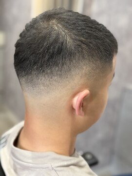 メグロバーバーショップロッポンギ 目黒六(MEGURO BARBER SHOP 6PPONGI) 坊主フェード