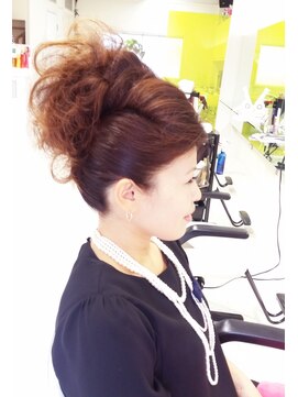 ノーマジーン(Norma jean) 艶やかさと流麗な毛流れで大人の女性を演出！