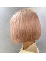 シン(shin)&nbsp;ピンクベージュの前下がりボブ【shin】