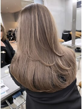 サイン 表参道(SIGN) レイヤーカットグレージュカラーデザインカラーシルキーベージュ