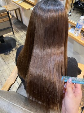 ヨンセンチメートルヒロサカ(4cm HIROSAKA) 髪質改善ストレート