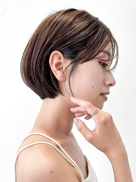 アンバー 池袋(amber) 耳掛けしてもかわいい、アゴラインでまとまるまるみショートボブ