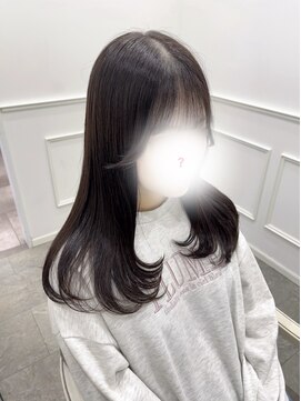 リルミー(Lilme) ふんわりガーリーレイヤーに透明感ラベンダーグレージュ＊新井