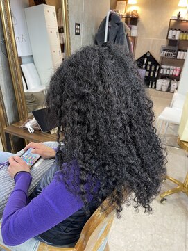 アンフィドットドゥルドゥ(AnFye.dueldo) 強いくせ毛も高難易度縮毛矯正で艶髪ストレート♪