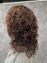 ニィニ(niini.)&nbsp;クセ毛を味方にするヘアスタイル