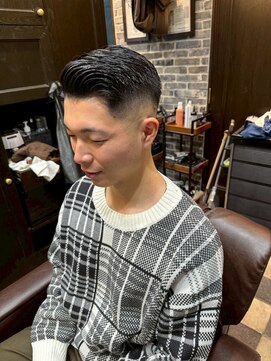 ミリオンバックス 上野(Million Bucks) 上野/刈り上げセンターパート/波巻きツイストスパイラル