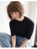 大人かわいいヘルシーでリラックス感ある小顔ショート